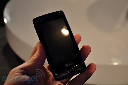 LG      Windows Phone 7 (8 )