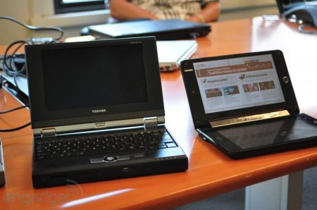 Toshiba Libretto W100 -  7-  (9  + )