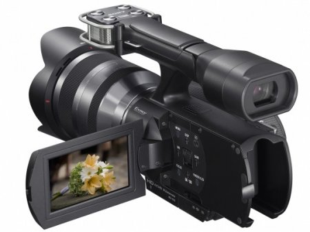 Sony Handycam NEX-VG10 - видеокамера со сменной оптикой (6 фото + видео)