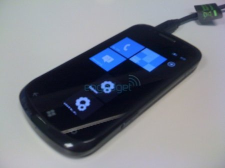 Samsung Cetus i917 - первые живые фото WindowsPhone7 коммуникатора