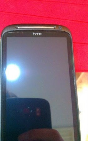 Первые живые фотографии коммуникатора HTC Saga (Desire 2)