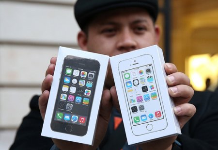 Apple начала продажи смартфонов iPhone 5s и iPhone 5c