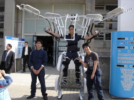 Японский экзоскелет Skeletonics (видео)